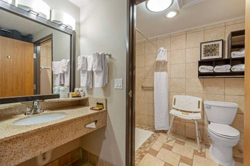 Best Western Old Mill Inn — Bathroom