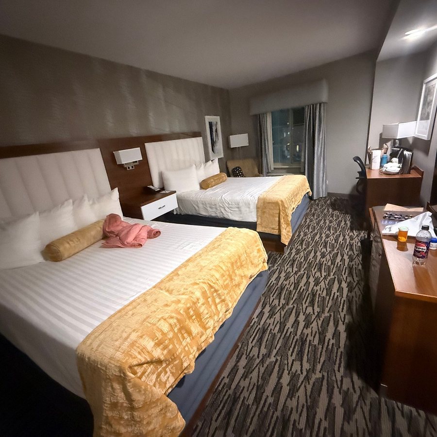 Best Western On The Avenue — Guest room