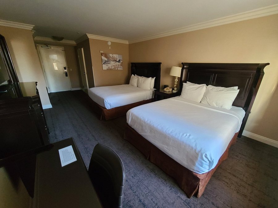 Best Western Ontario Mills Mall — Guest room
