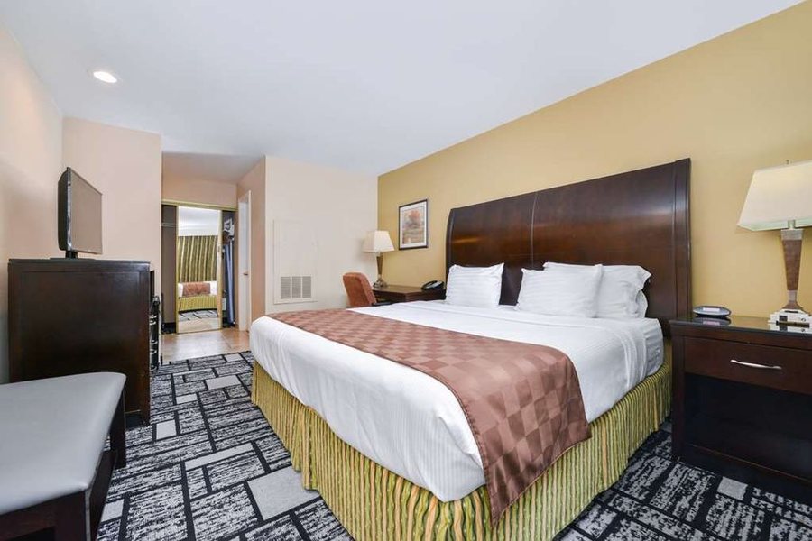 Best Western Orange Inn Suites — Guest room