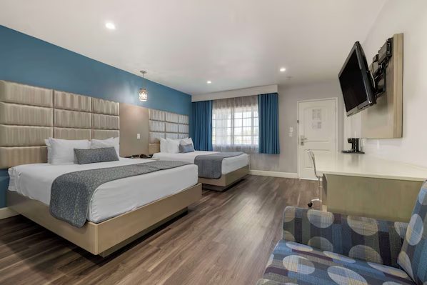 Best Western Orange Plaza — Guest room