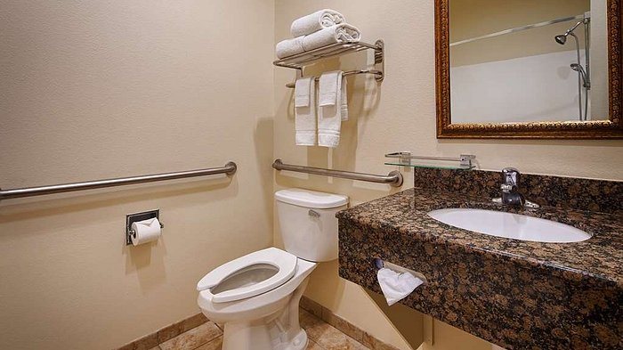 Best Western Orchard Inn — Bathroom