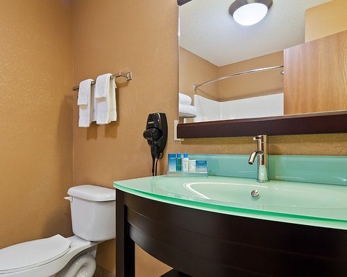 Best Western Paducah Inn — Bathroom