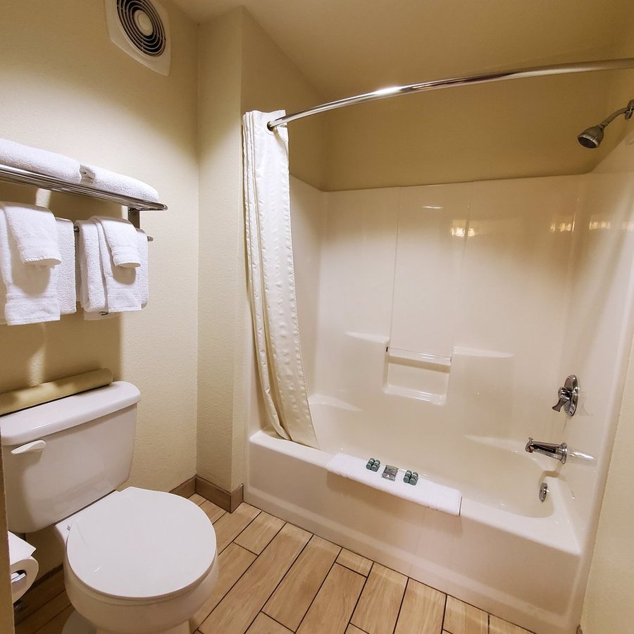 Best Western Paint Pony Lodge — Bathroom