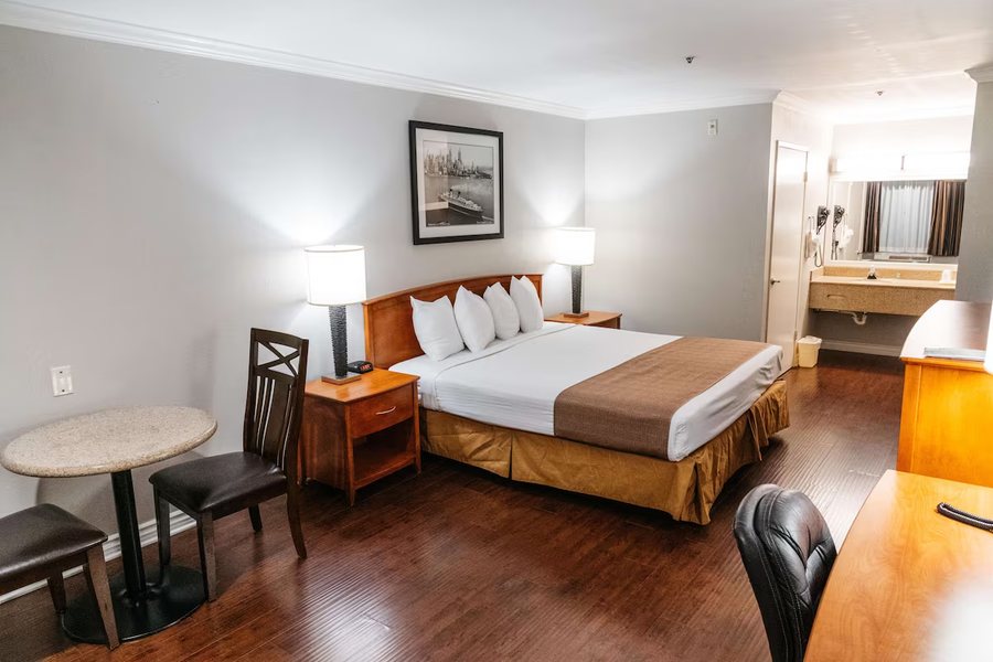Best Western Palm Garden Inn — Guest room