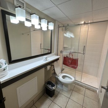Best Western Paradise Inn — Bathroom