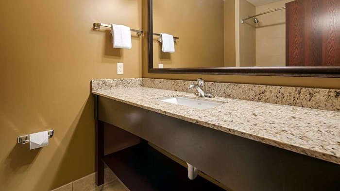 Best Western Paradise Inn — Bathroom