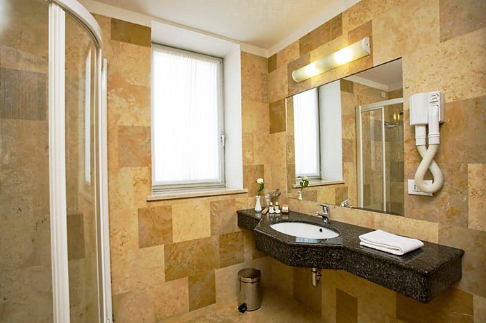 Best Western Park Hotel Continental — Bathroom