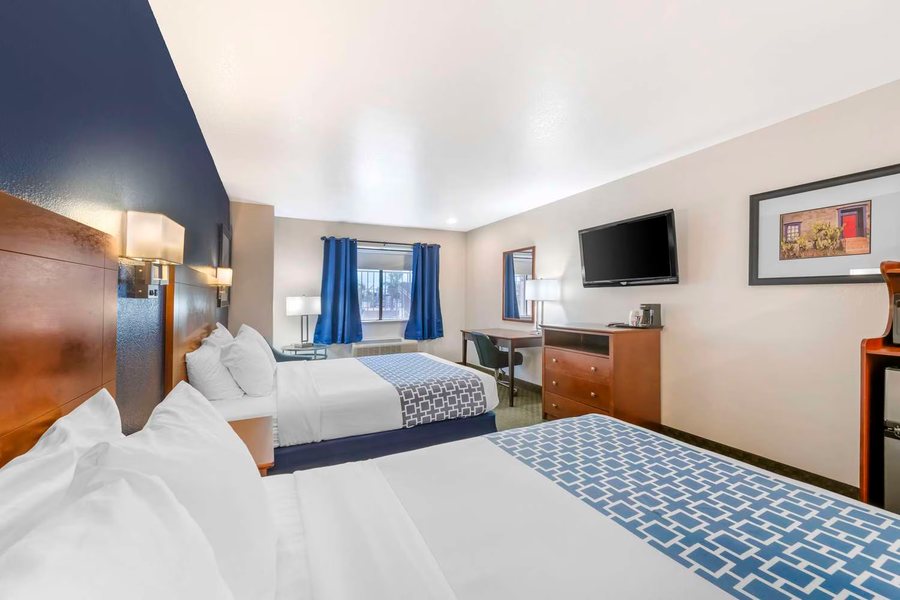 Best Western Parker Inn — Guest room