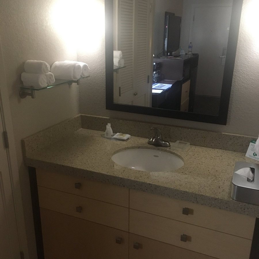 Best Western Petaluma Inn — Bathroom