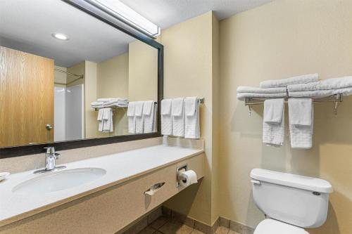 Best Western Pine Springs Inn — Bathroom