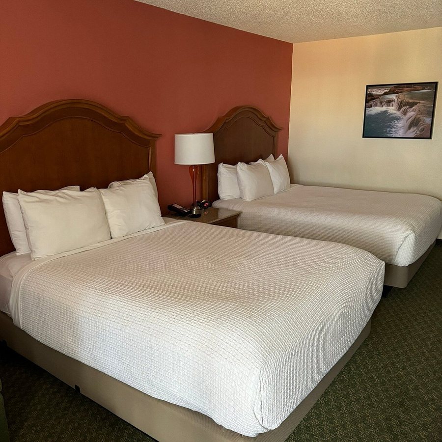Best Western Plus A Wayfarer s Inn And Suites — Guest room