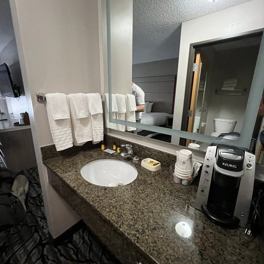 Best Western Plus Albert Lea I 90 I 35 Hotel — Bathroom
