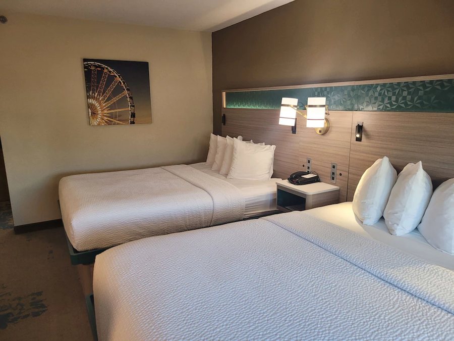Best Western Plus Altoona Inn — Guest room