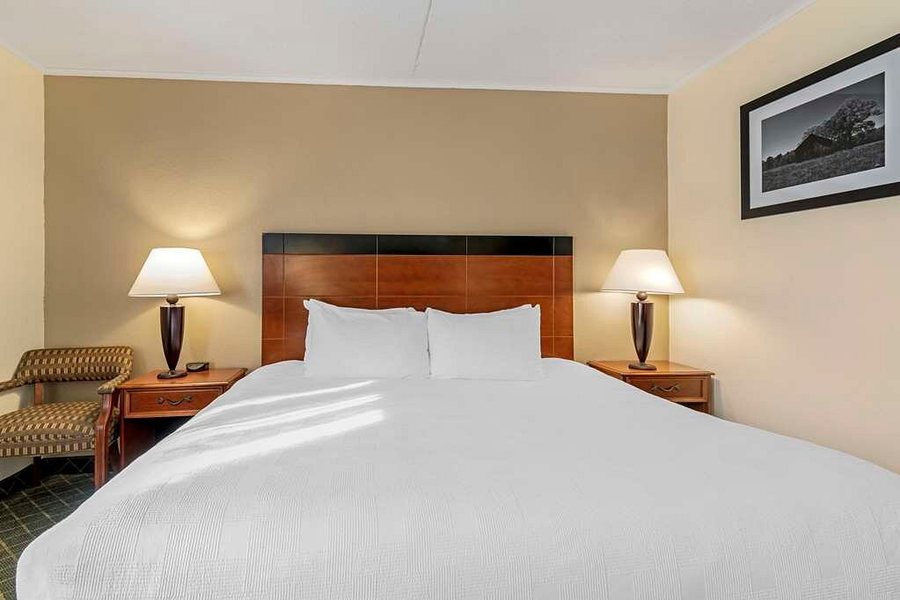 Best Western Plus Augusta North Inn Suites — Guest room