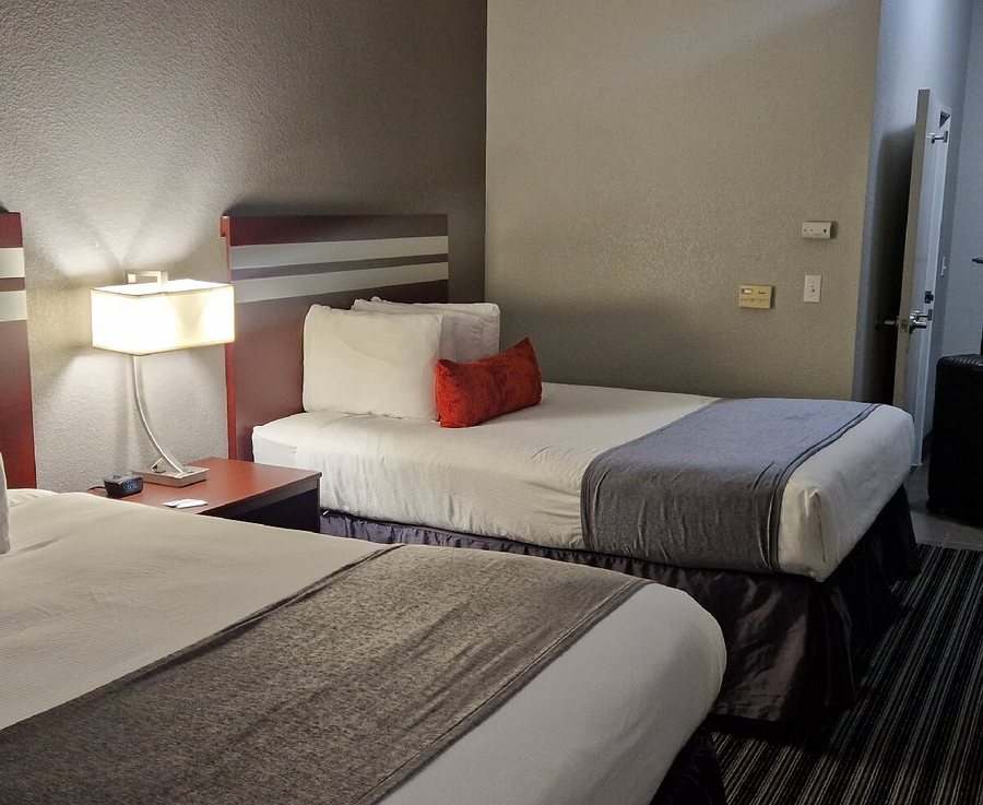 Best Western Plus Austin Airport Inn Suites — Guest room