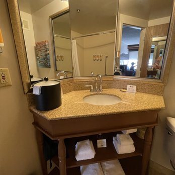 Best Western Plus Bellingham — Bathroom