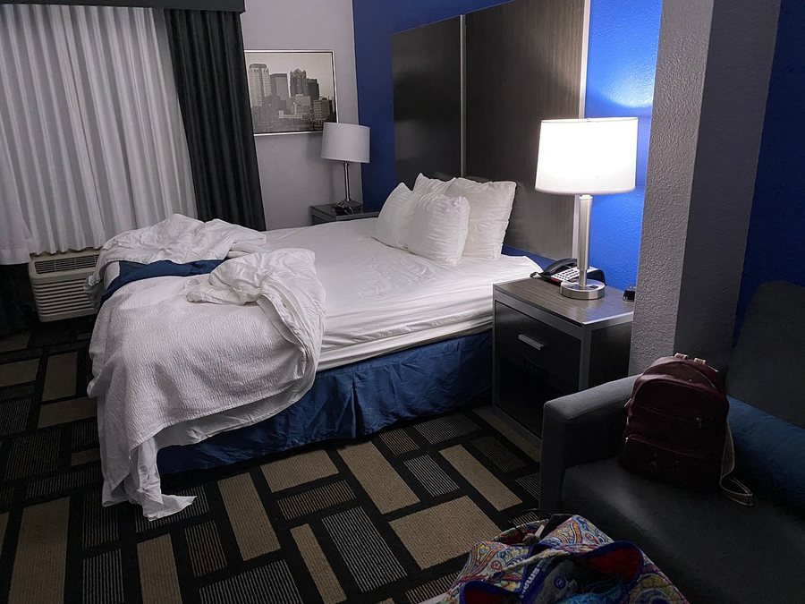 Best Western Plus Birmingham Inn Suites — Guest room