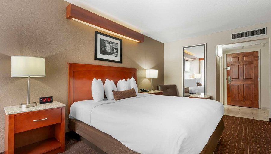 Best Western Plus Boomtown Casino Resort — Guest room