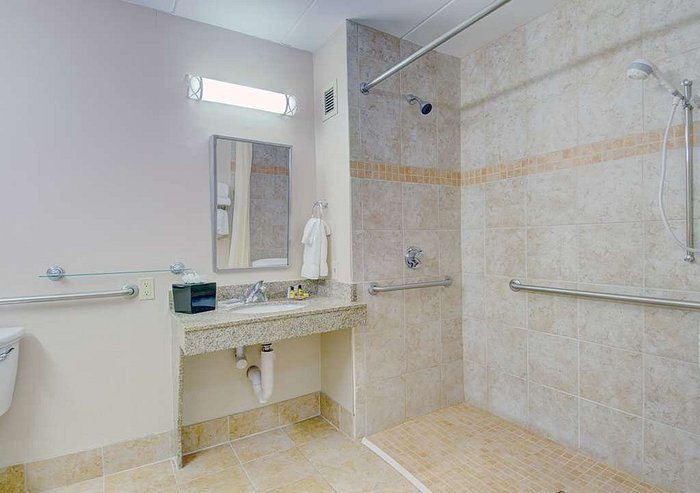 Best Western Plus Boston Hotel — Bathroom
