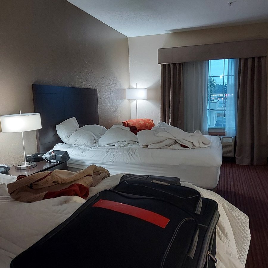 Best Western Plus Bradbury Inn Suites — Guest room