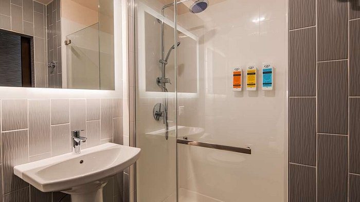 Best Western Plus Brooklyn Bay Hotel — Bathroom