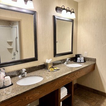 Best Western Plus Bryce Canyon Grand Hotel — Bathroom