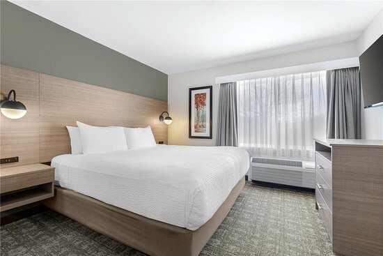 Best Western Plus Burlington — Guest room