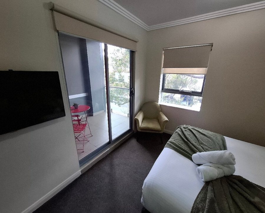 Best Western Plus Camperdown Suites — Guest room