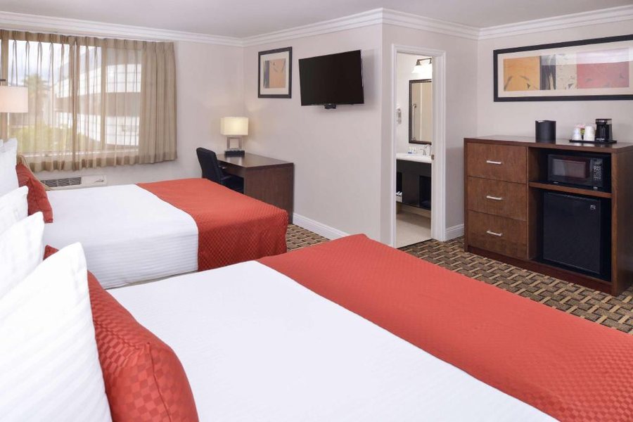 Best Western Plus Carriage Inn Los Angeles California — Guest room