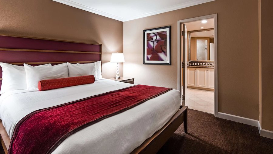 Best Western Plus Casino Royale Center Strip Las Vegas Nevada — Guest room