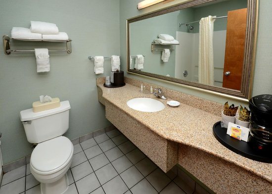 Best Western Plus Coastline Inn Wilmington North Carolina — Bathroom