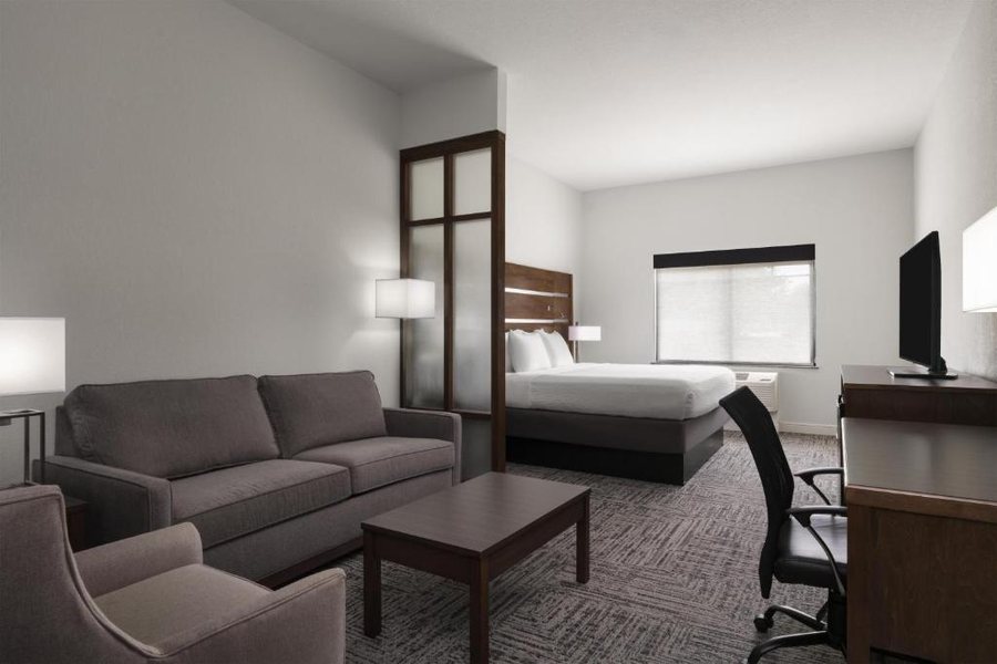 Best Western Plus College Station Inn Suites — Guest room