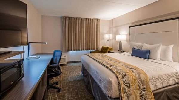 Best Western Plus Columbia River Hotel Conference Center — Guest room