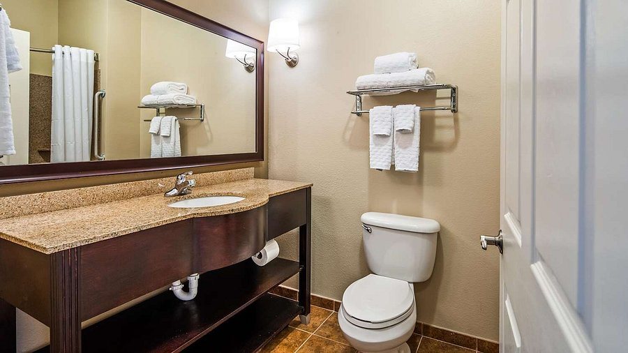 Best Western Plus Daphne Inn Suites — Bathroom