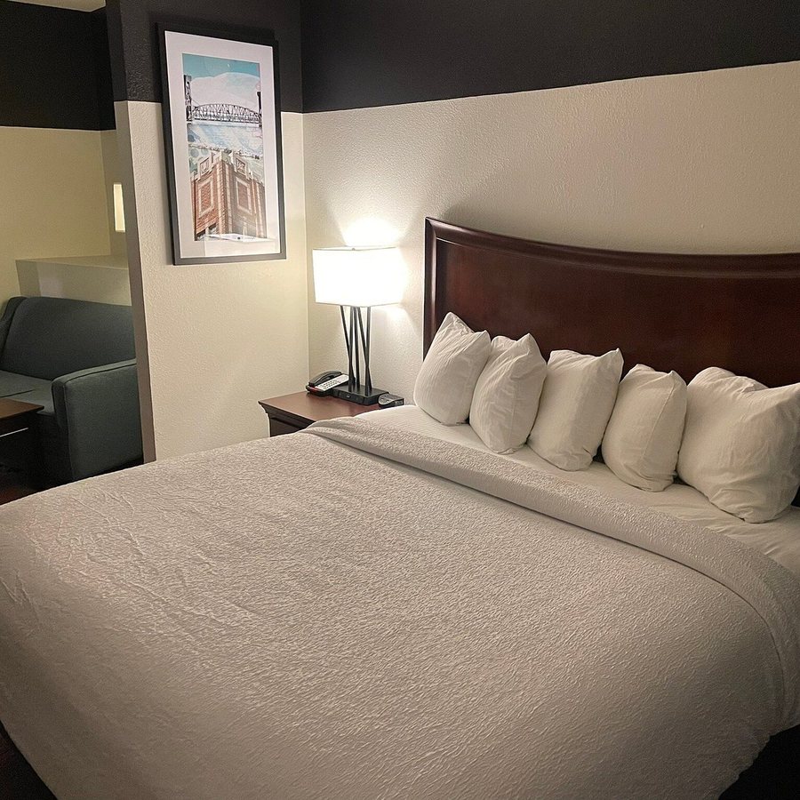 Best Western Plus Daphne Inn Suites — Guest room