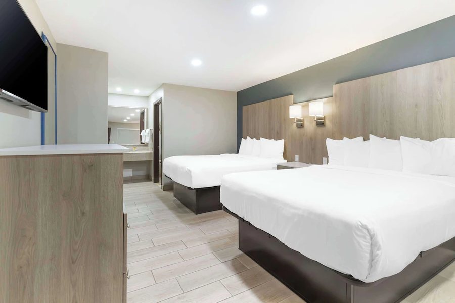 Best Western Plus Edinburg Inn Suites — Guest room