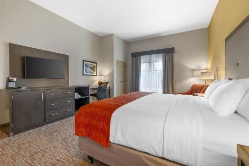 Best Western Plus Elizabethtown Inn Suites — Guest room