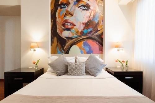 Best Western Plus Embassy Hotel — Guest room