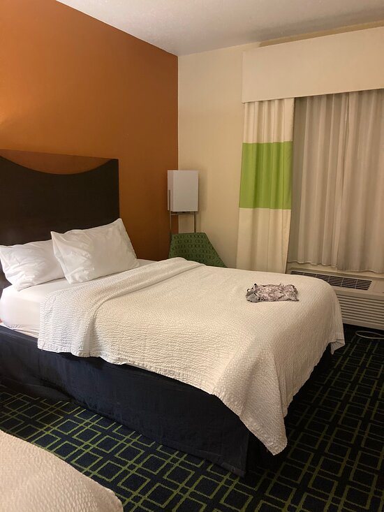 Best Western Plus Fenton — Guest room