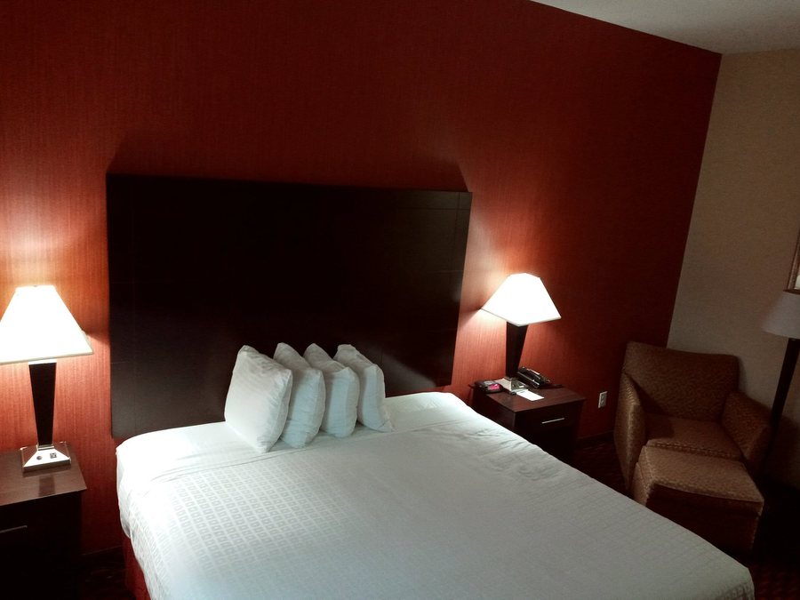 Best Western Plus Flowood Inn Suites — Guest room