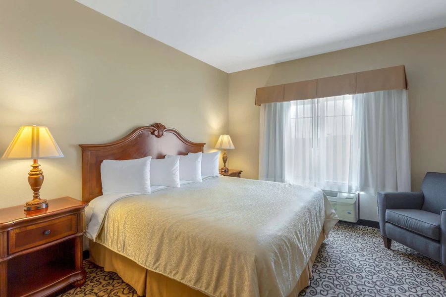 Best Western Plus Fossil Country Inn Suites — Guest room