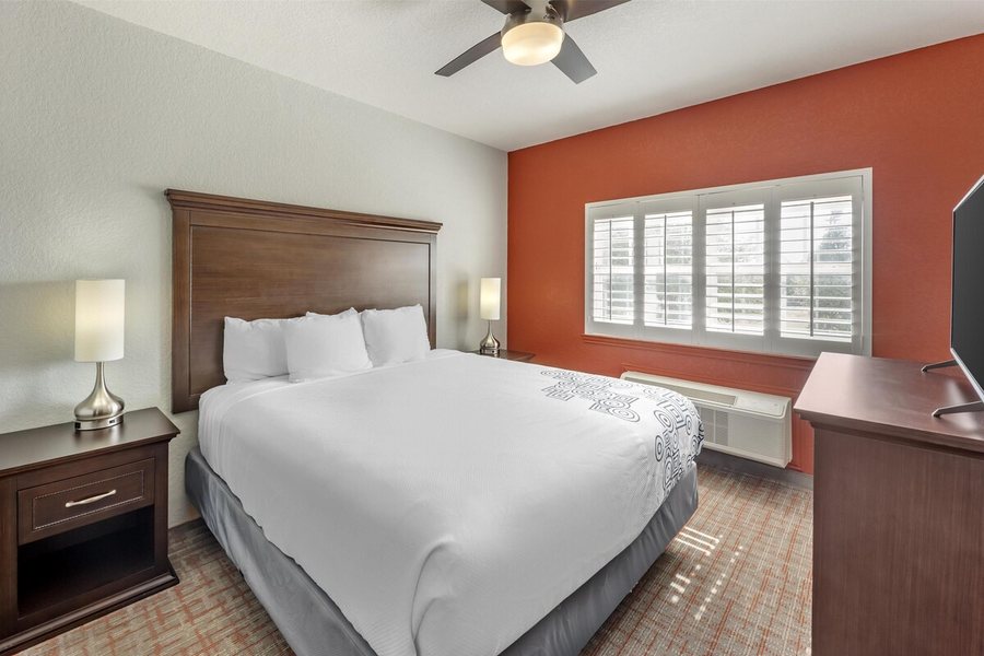Best Western Plus Fredericksburg — Guest room