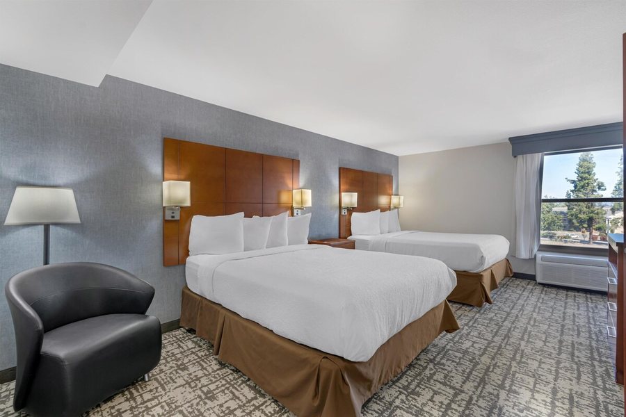 Best Western Plus Fresno Airport Hotel — Guest room