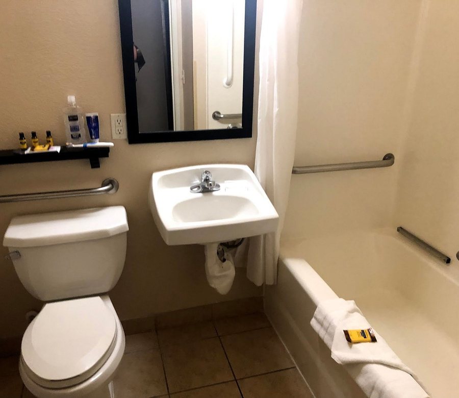 Best Western Plus Gateway Inn Suites — Bathroom