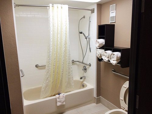Best Western Plus Gen X Inn — Bathroom