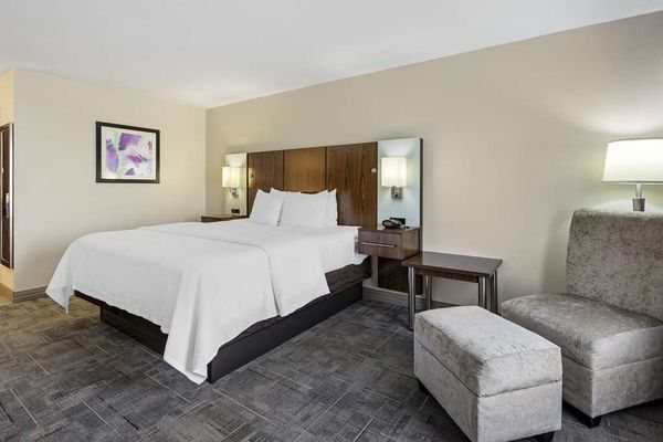 Best Western Plus Gen X Inn — Guest room
