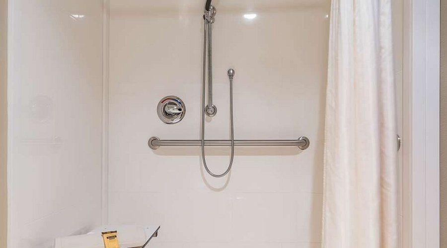 Best Western Plus Grantree Inn — Bathroom