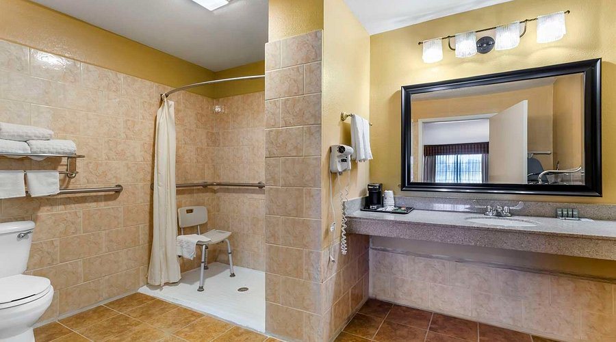 Best Western Plus Hardeeville Inn Suites — Bathroom