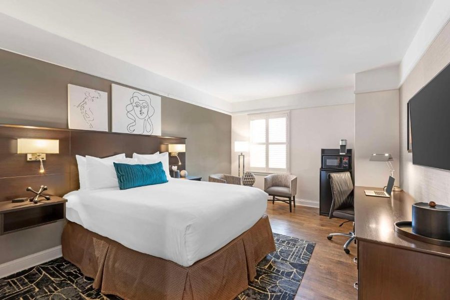 Best Western Plus Hawthorne Terrace Hotel — Guest room